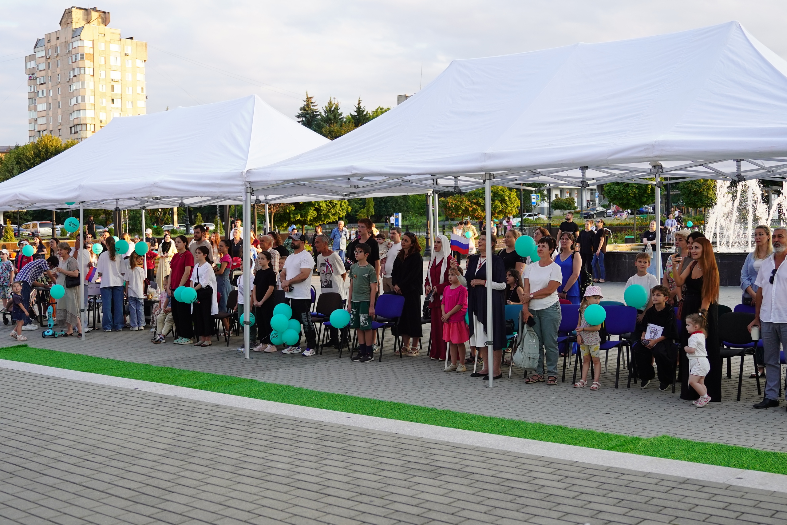 Нальчик отметил День российского флага 