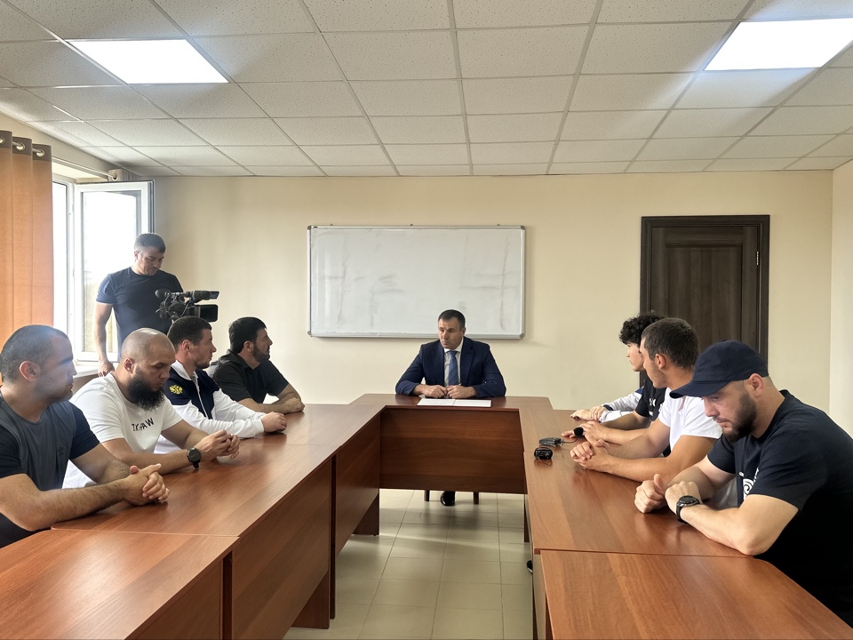 В Минспорте КБР встретились с молодыми боксерами