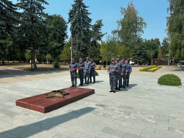 В День воинской славы России росгвардейцы почтили память павших Героев