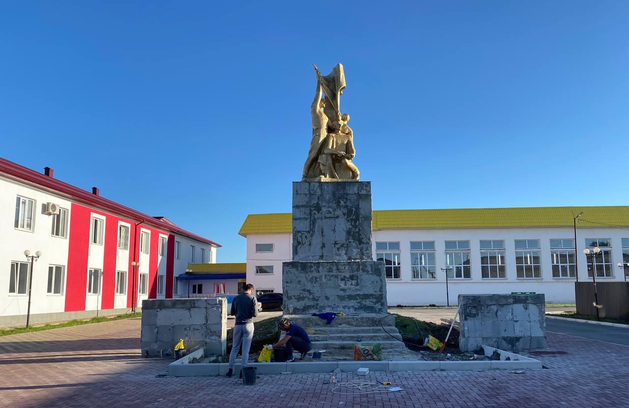 В селении Баксаненок реставрируют памятник