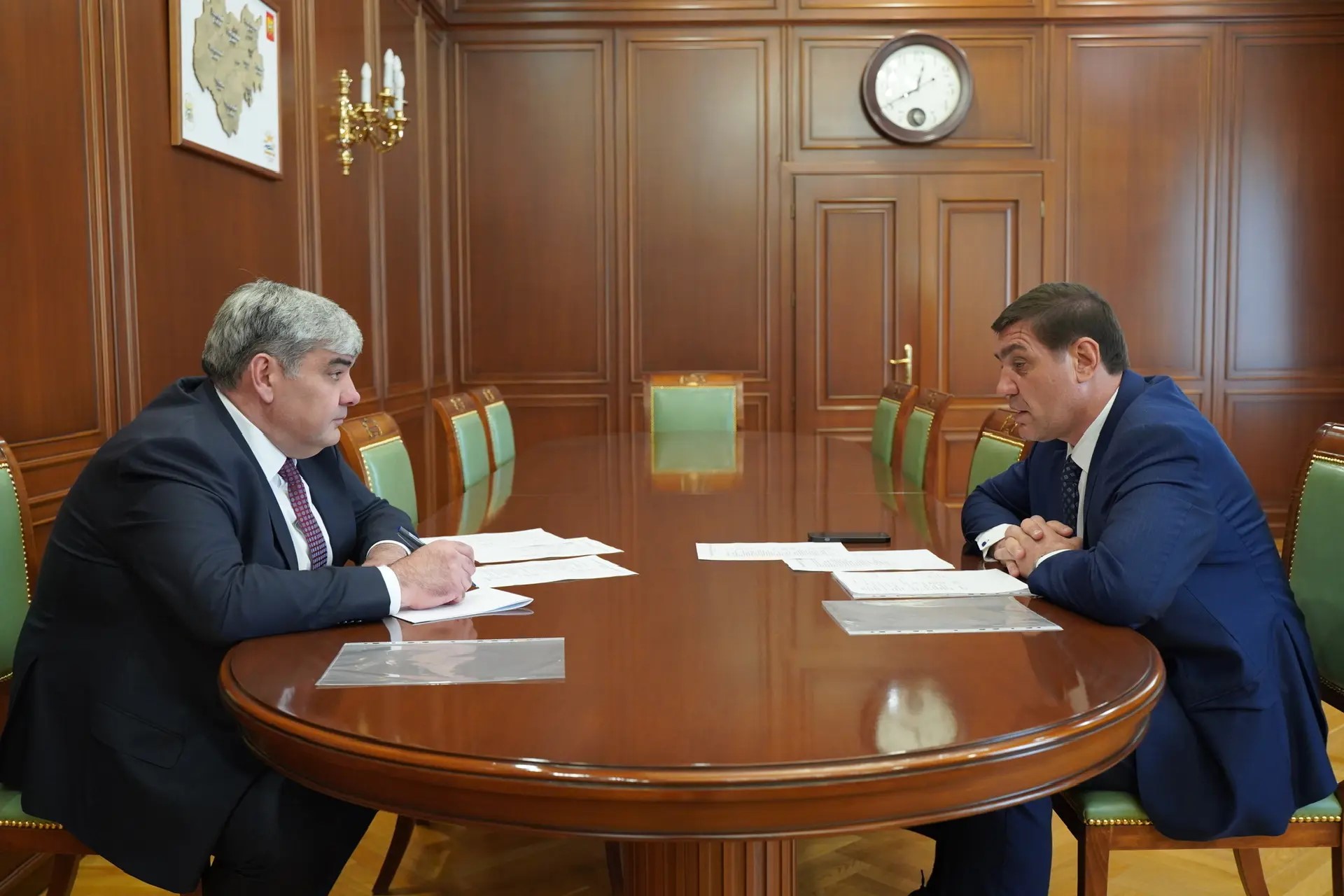 Казбек Коков поздравил Александра Заруцкого с победой