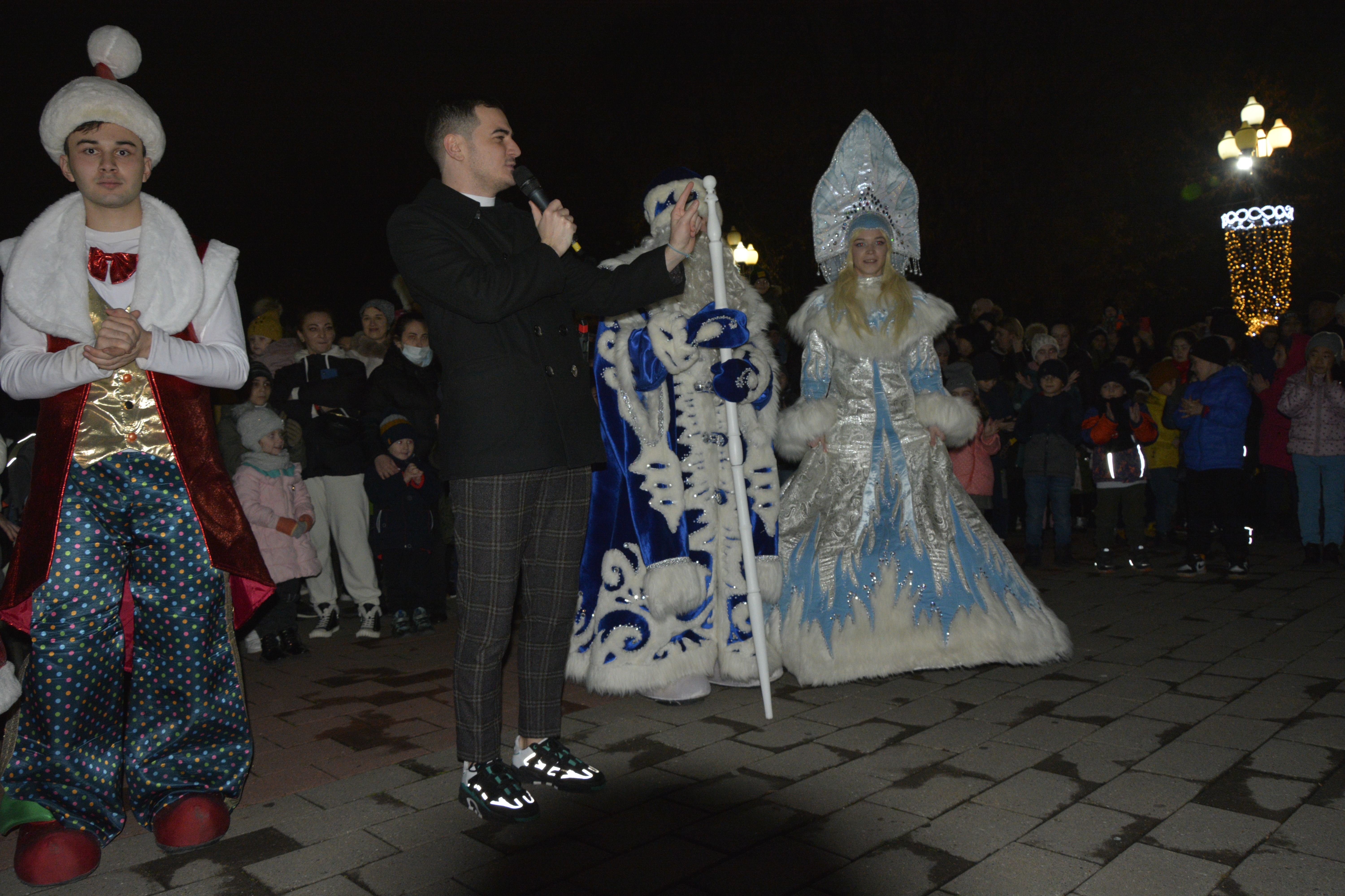 В Нальчике зажгли главную городскую елку
