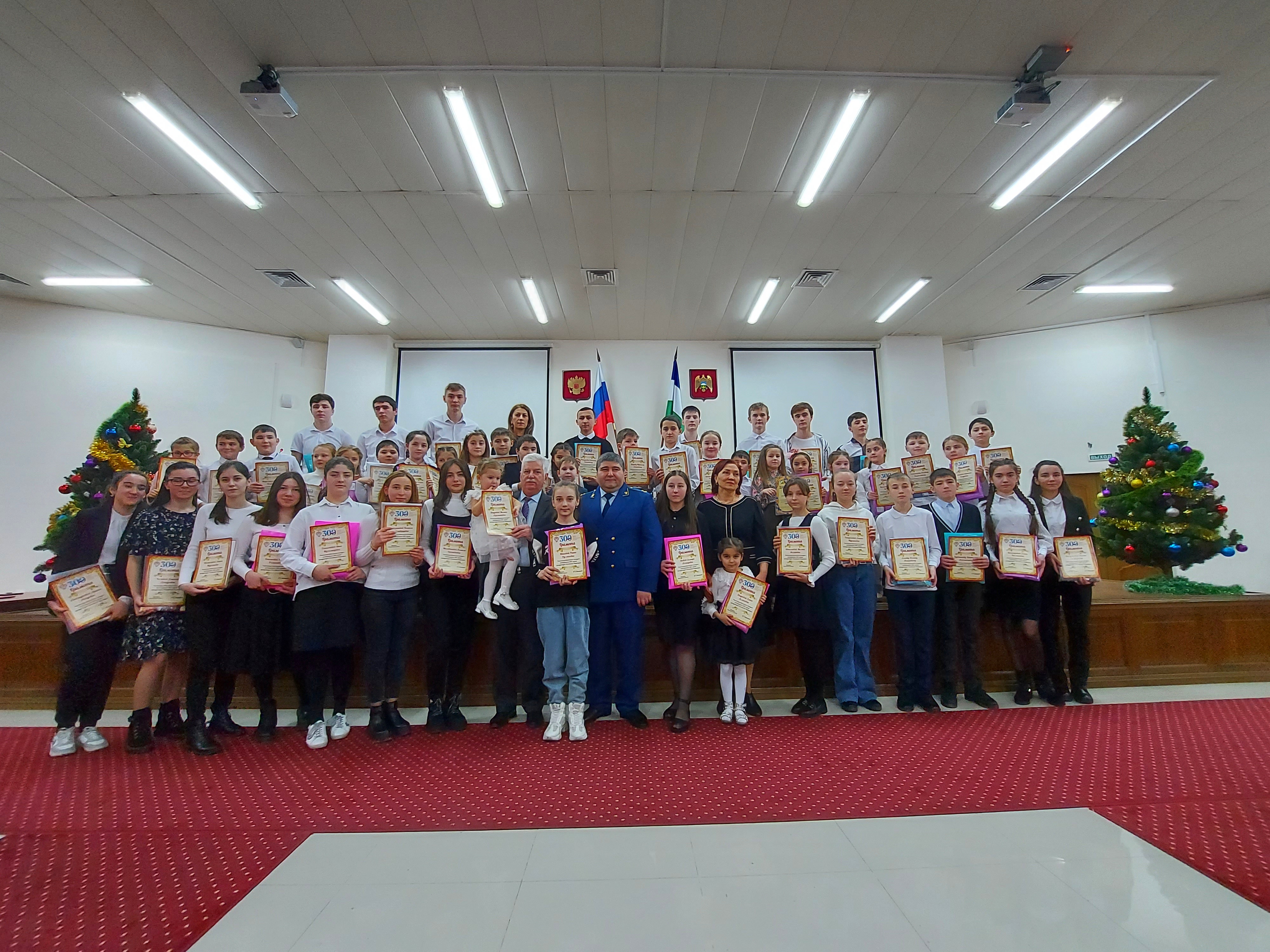 В Баксанском районе наградили школьников