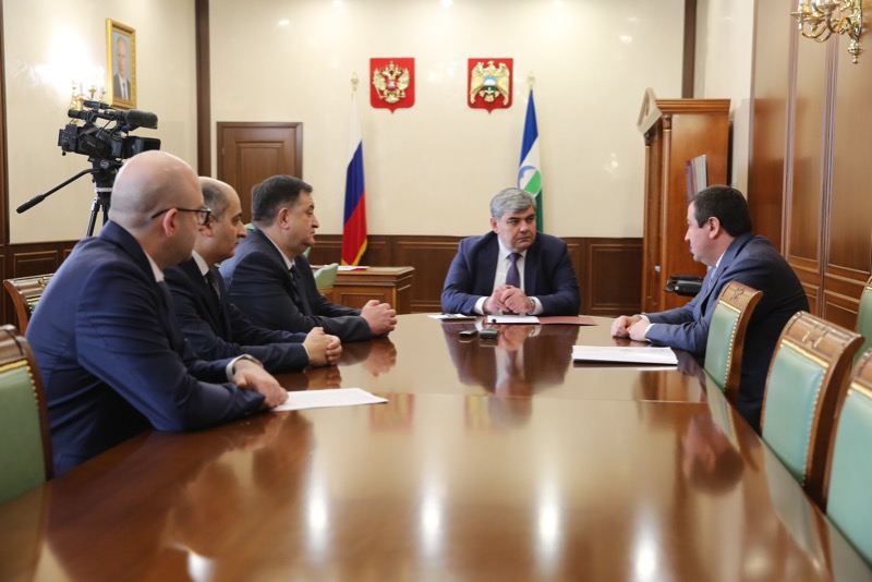 Казбек Коков и Рустам Калибатов обсудили вопросы развития ведущих медучреждений республики