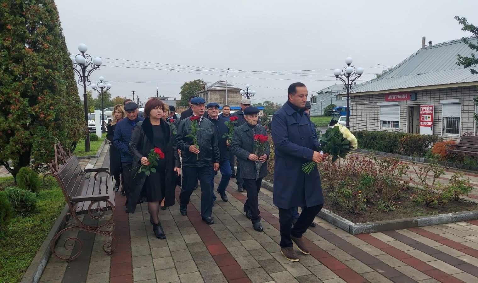 Погода в дыгулыбгей. Дыгулыбгей Кабардино-Балкарии. Дыгулыбгей Кабардино-Балкарии Кокова 212а. Дыгулыбгей улица Кокова 171а. Памятник Кокову в Дыгулыбгей.