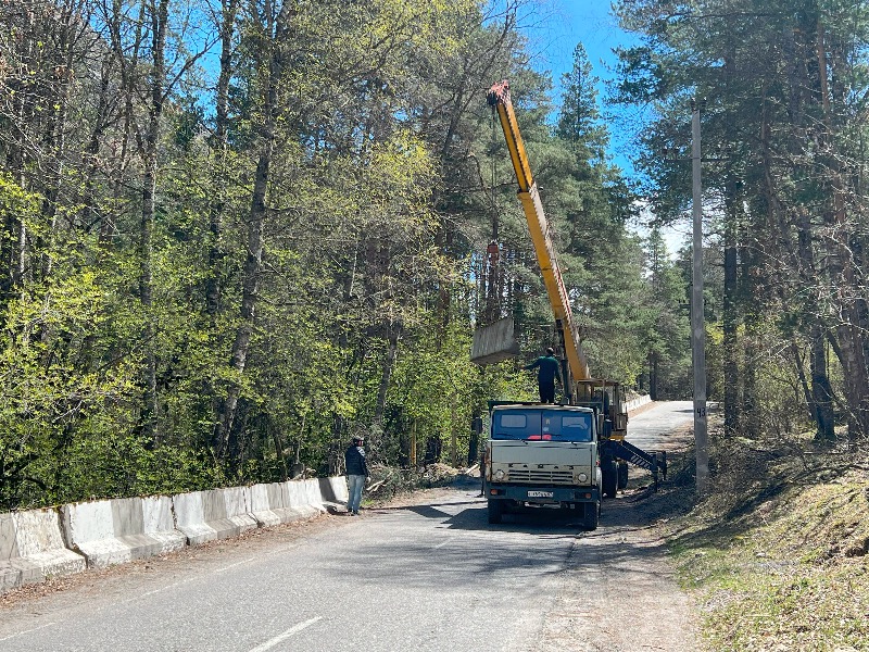 В Эльбрусском районе ремонтируют дорогу к альплагерям