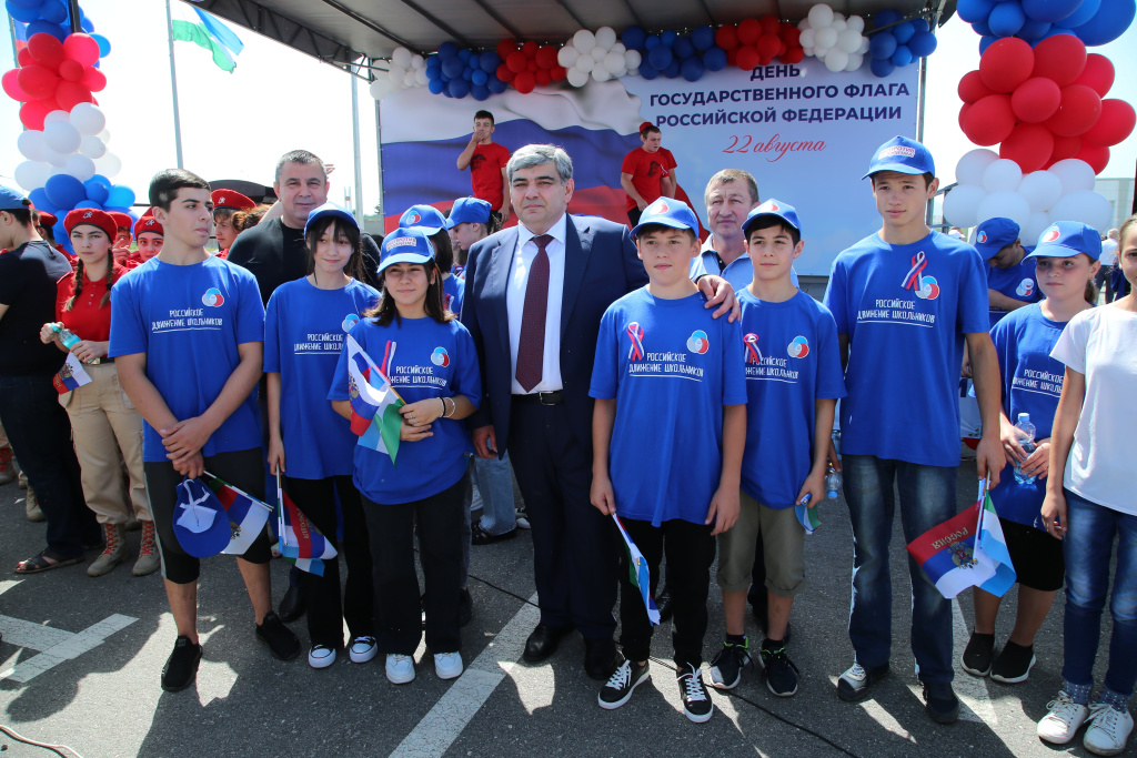 Казбек Коков принял участие в церемонии поднятия государственных флагов России и Кабардино-Балкарии