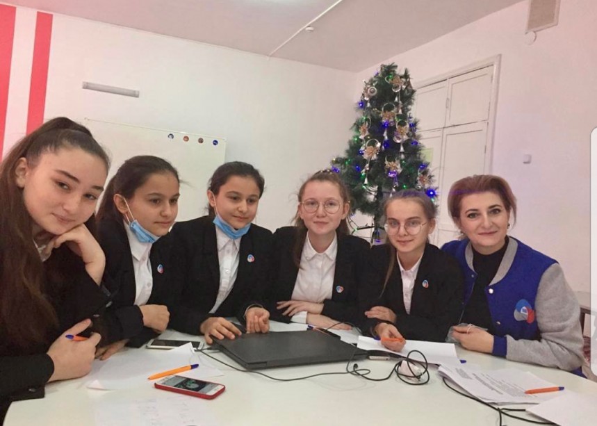Глава КБР поздравил победителей Всероссийского конкурса движения школьников