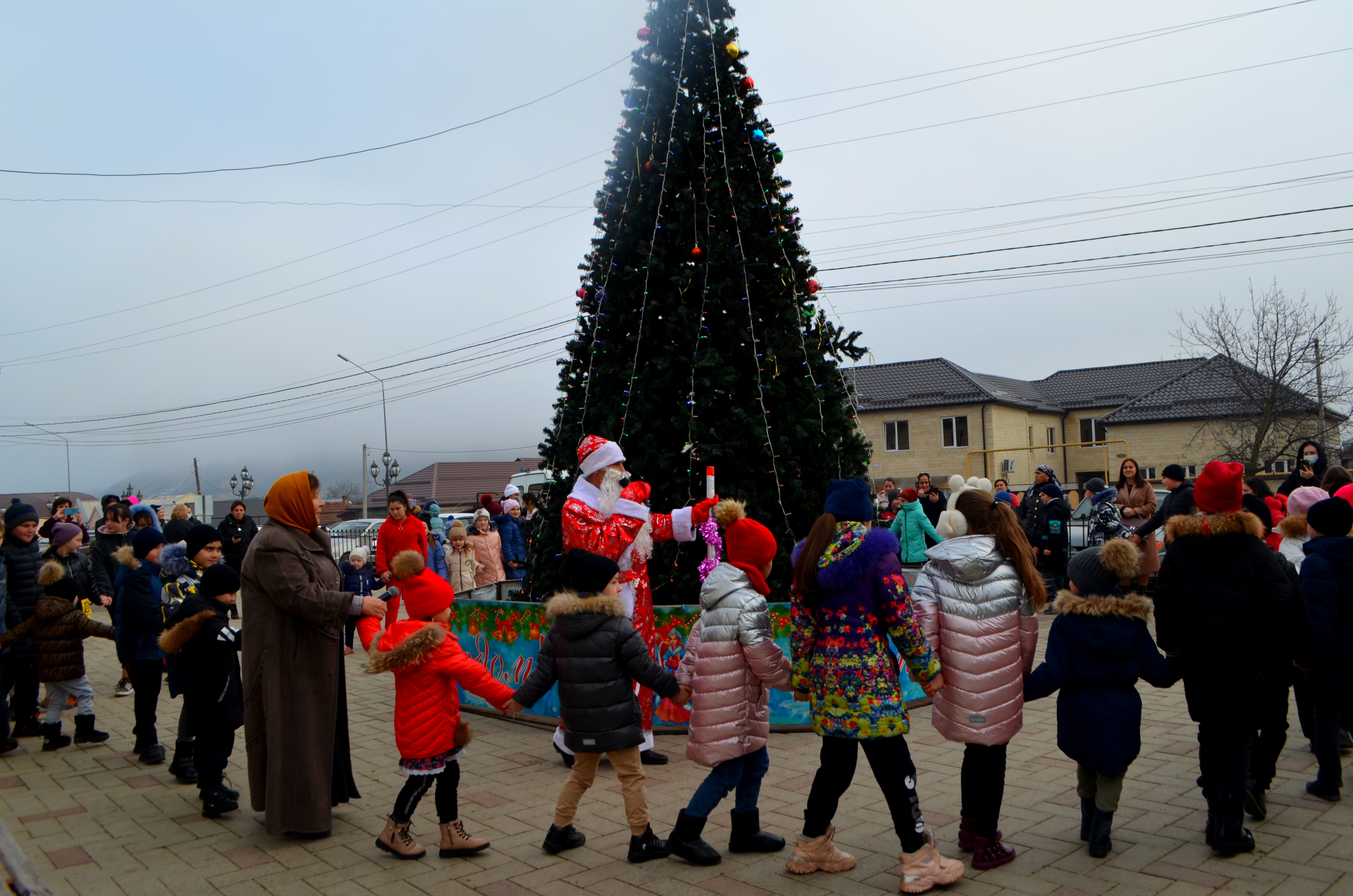 Тысяча детей Баксанского района получили новогодние подарки
