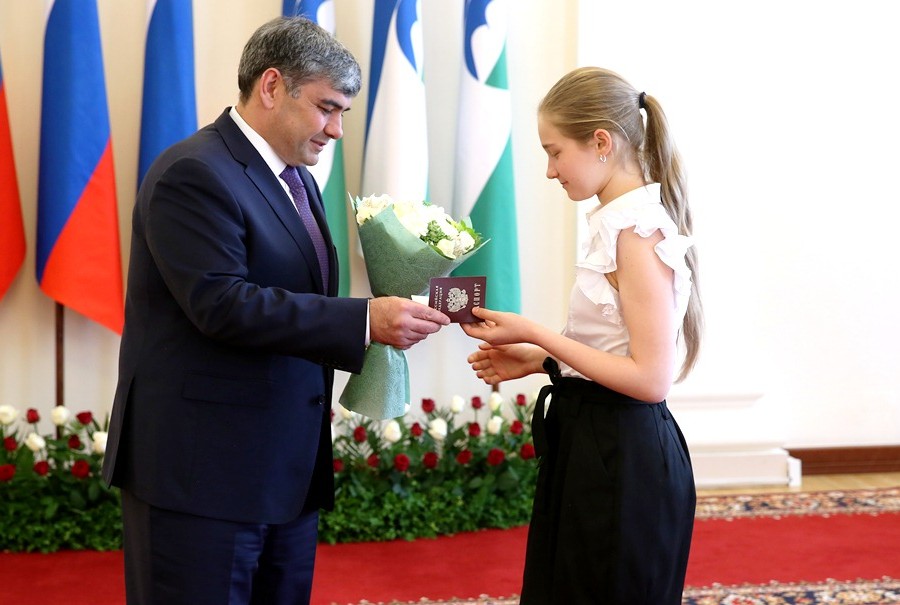 В День России школьникам Кабардино-Балкарии вручили паспорта