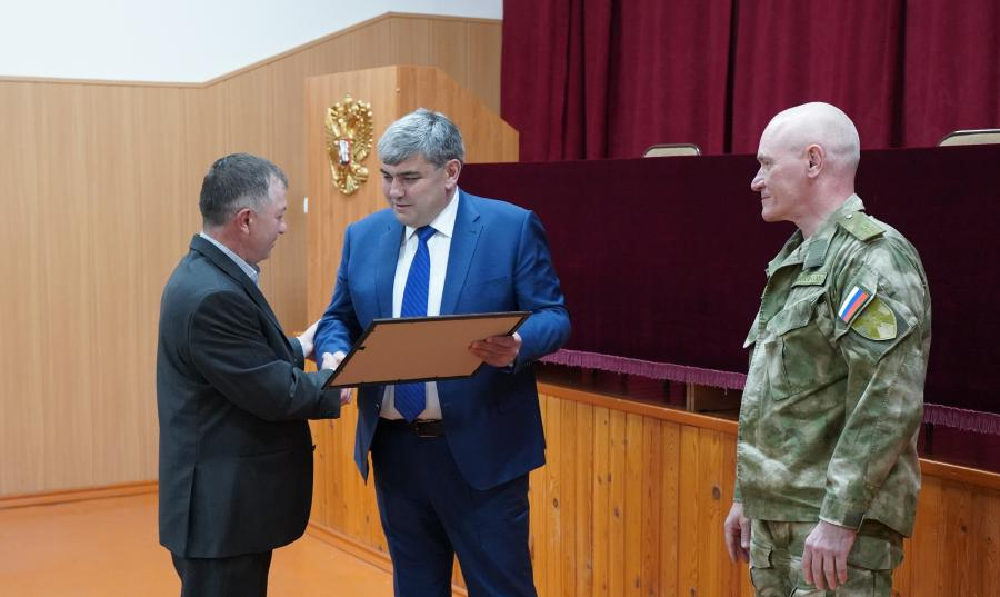 Казбек Коков и Сергей Захаров вручили ордена Мужества военнослужащим Кабардино-Балкарии