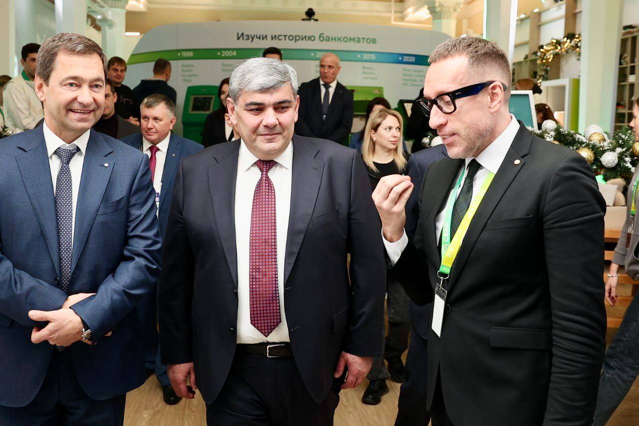 Казбек Коков посетил павильон Сбера на выставке-форуме «Россия»
