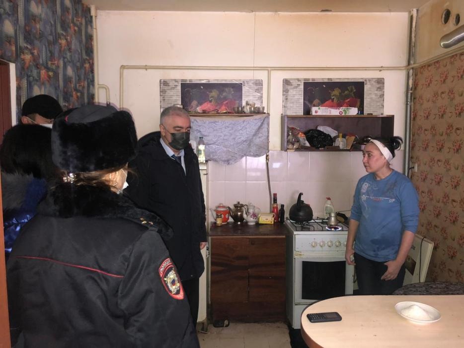 Полицейские Эльбрусского района посетили подшефные семьи