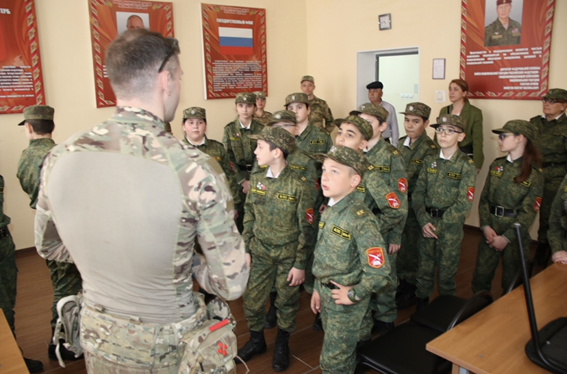 Росгвардейцы Кабардино-Балкарии провели День открытых дверей для школьников