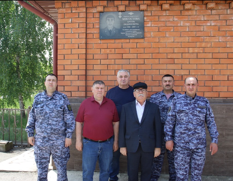 В Кабардино-Балкарии росгвардейцы навестили семью погибшего боевого товарища                                        