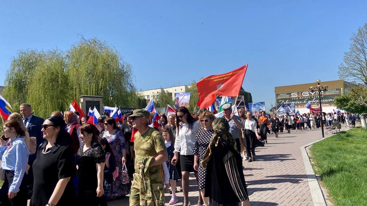 Погода в баксане. Парад, посвященный. Массовый патриотизм. Массовые гуляния. Уголок патриотический Кабардино Балкария фото.