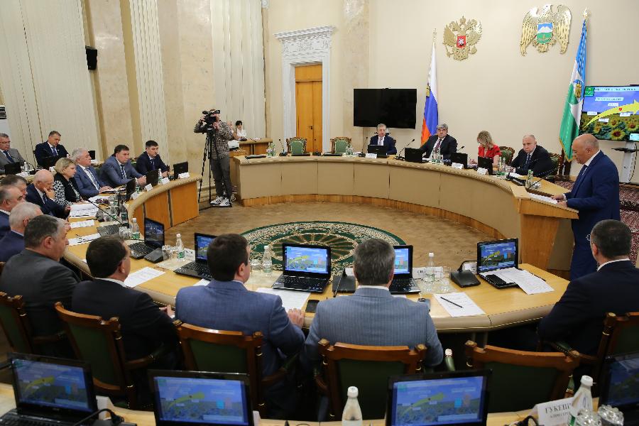 Казбек Коков провел заседание Совета по стратегическому развитию и национальным проектам