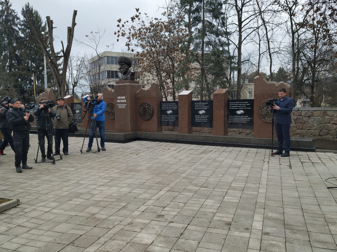 В Нальчике открыт монумент Кязима Мечиева