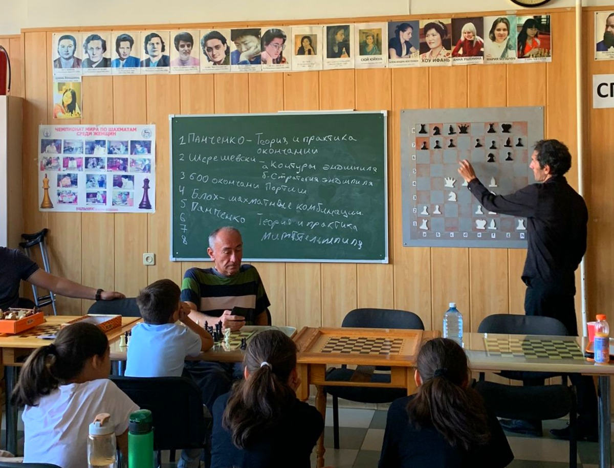 В Нальчике прошел мастер-класс для юных шахматистов