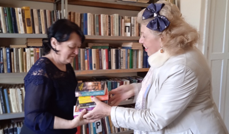 В Дом-интернат для престарелых и инвалидов в Нальчике привезли книги