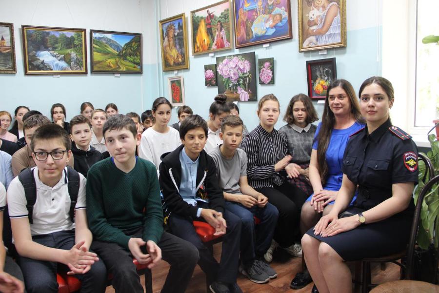 В рамках празднования Дня славянской письменности и культуры полицейские встретились со школьниками