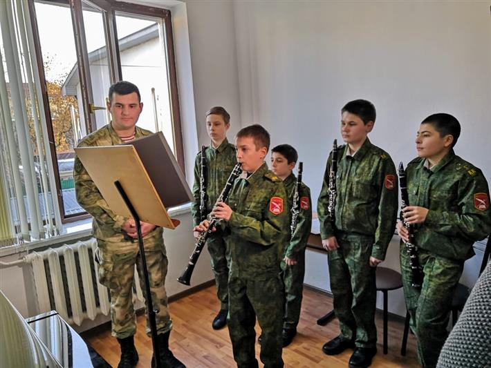 Военные оркестранты Росгвардии провели мастер класс для кадетов в Нальчике
