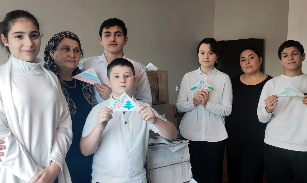 В рамках акции «Мы вместе» школьники Нальчика поддержали бойцов СВО