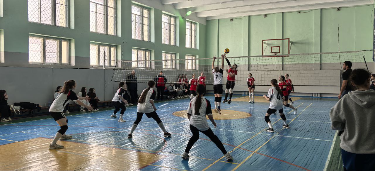 В Нальчике прошел турнир по волейболу среди школьных команд