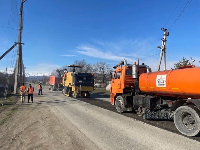 В селении Каменка ремонтируют дорогу