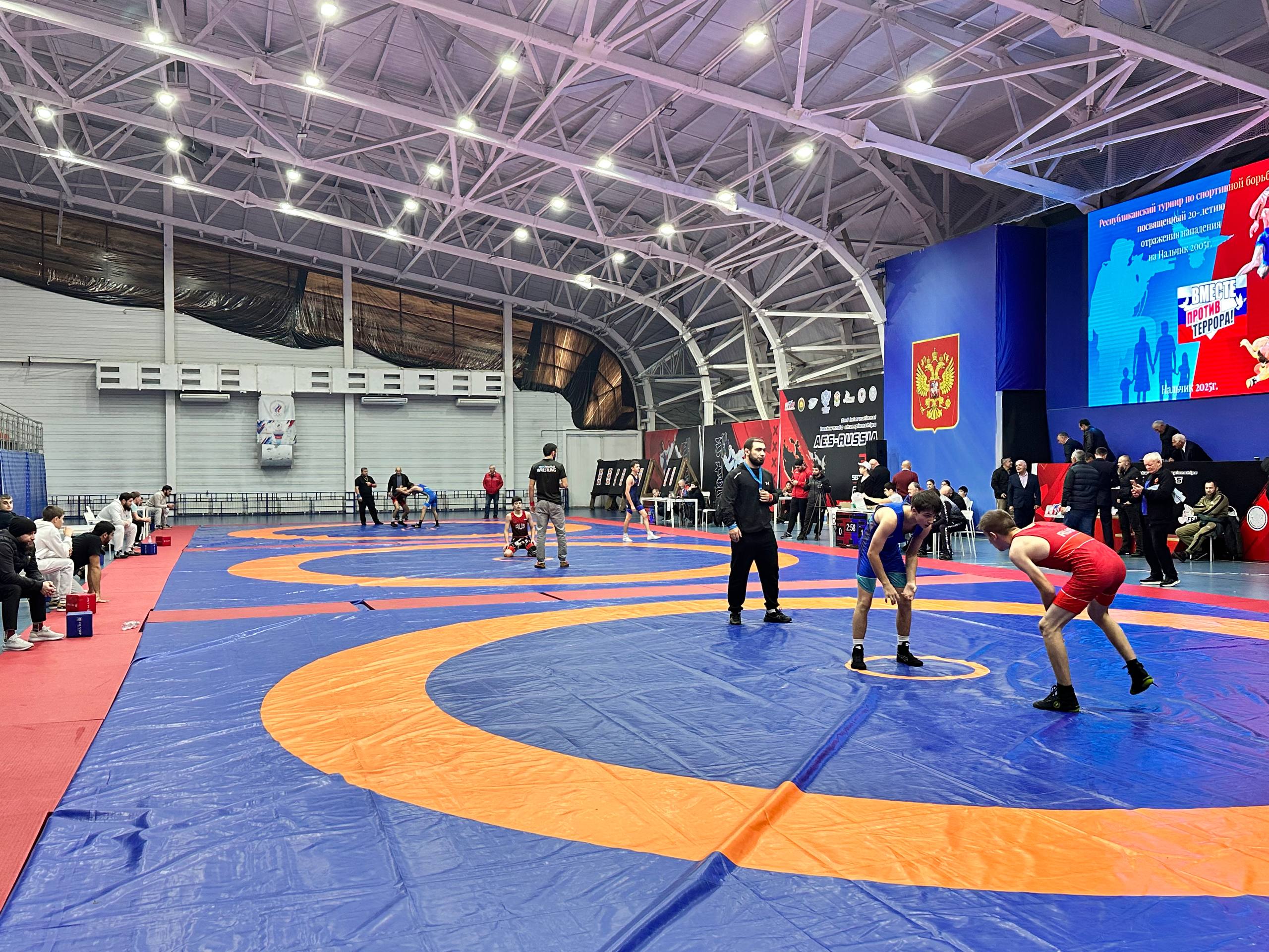 В Нальчике проходит борцовский турнир в честь защитников города