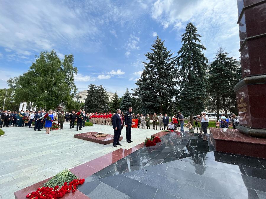 Глава республики Казбек Коков возложил  цветы к Вечному огню славы