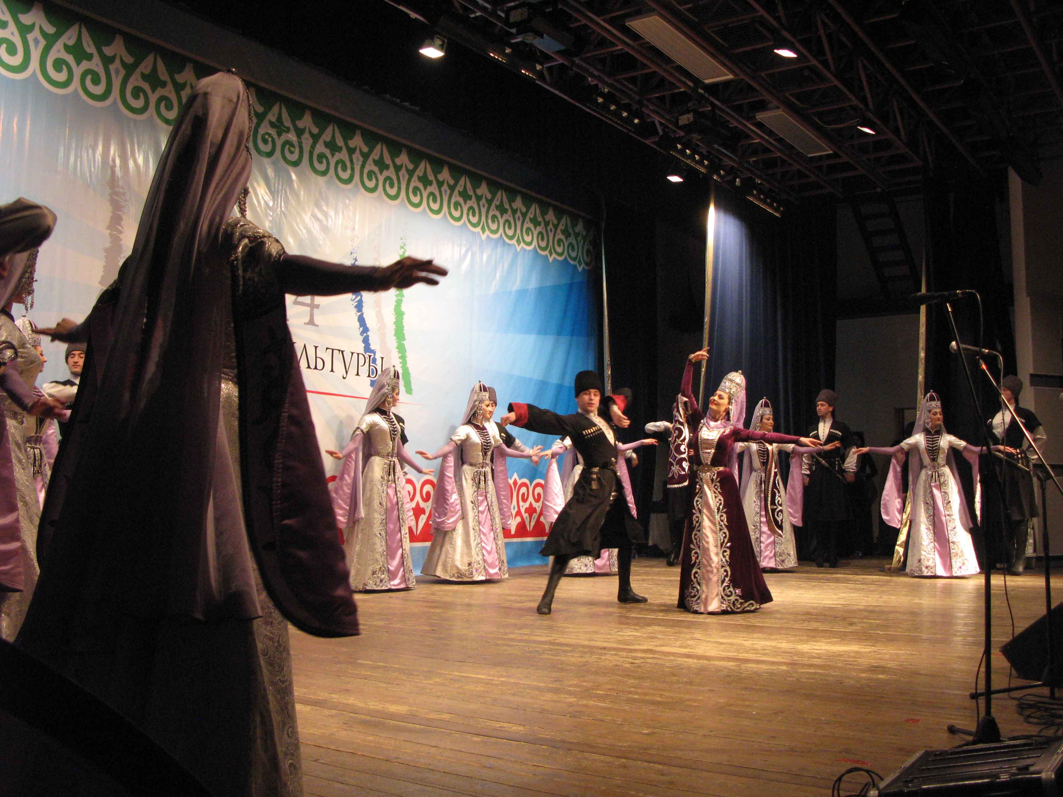 В Нальчике проводили Год культуры гала-концертом ансамблей всех республик Северного Кавказа