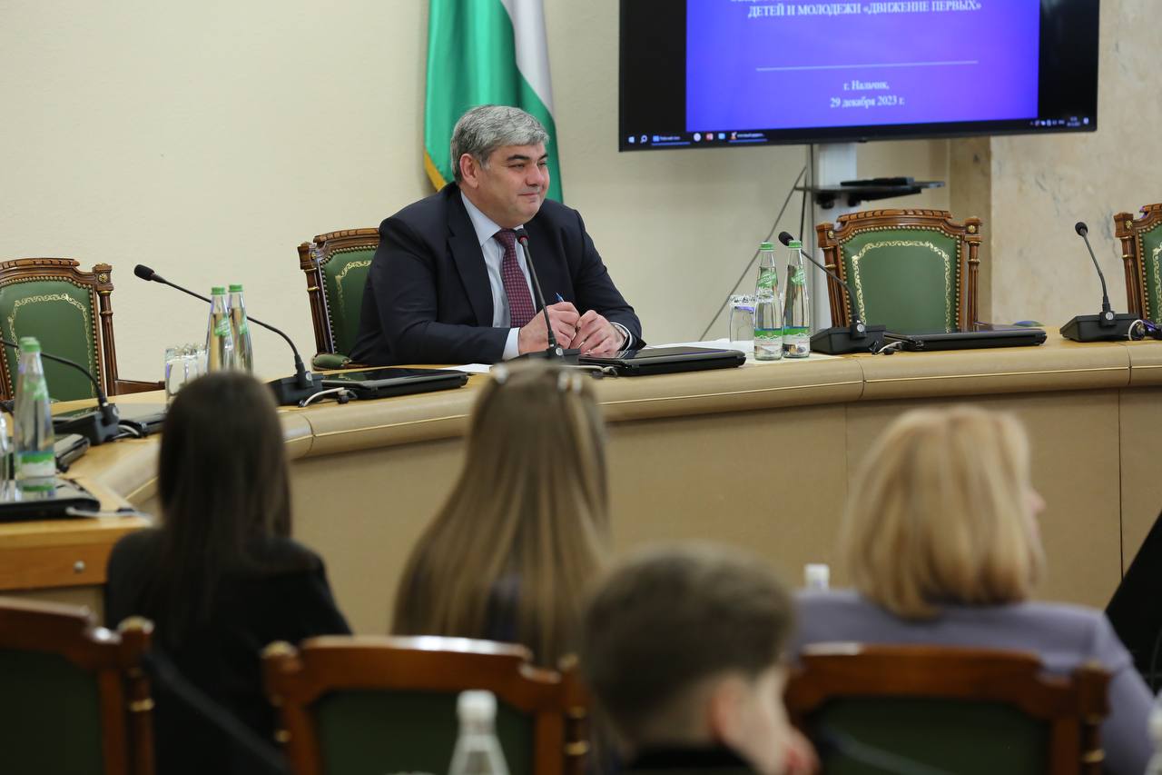 Казбек Коков встретился с представителями молодежи республики
