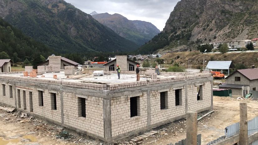 Продолжается строительство высокогорной участковой больницы у селении Эльбрус 