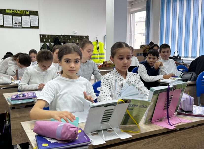 Офицер Росгвардии провела урок Мужества для школьников 