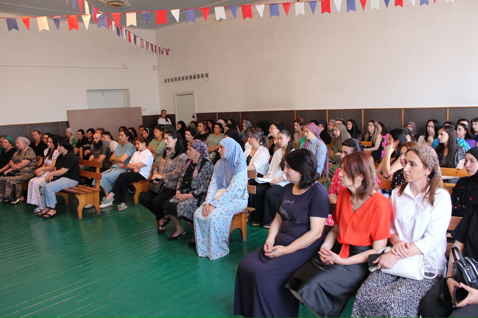 Полицейские Чегемского района и общественники приняли участие в родительских собраниях