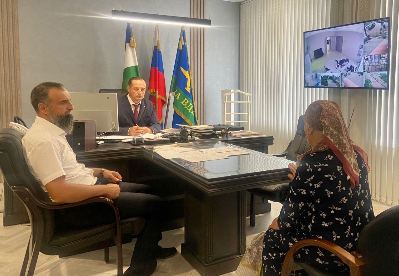 Хачим Мамхегов провел личный прием граждан