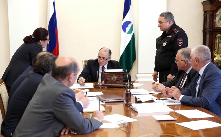 Глава Кабардино-Балкарии провел рабочее совещание в порядке контроля за ходом исполнения ранее данных поручений