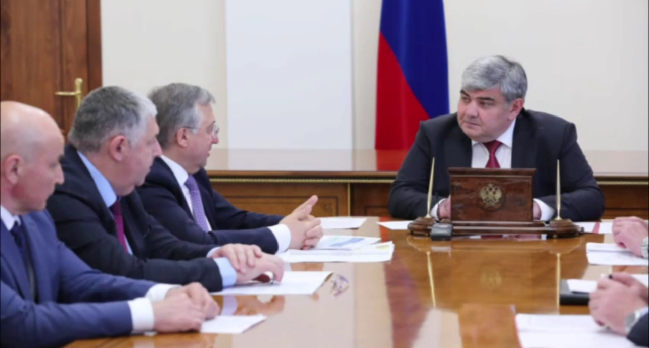 Глава КБР Казбек Коков провел «муниципальный час» с главами администраций районов и городских округов