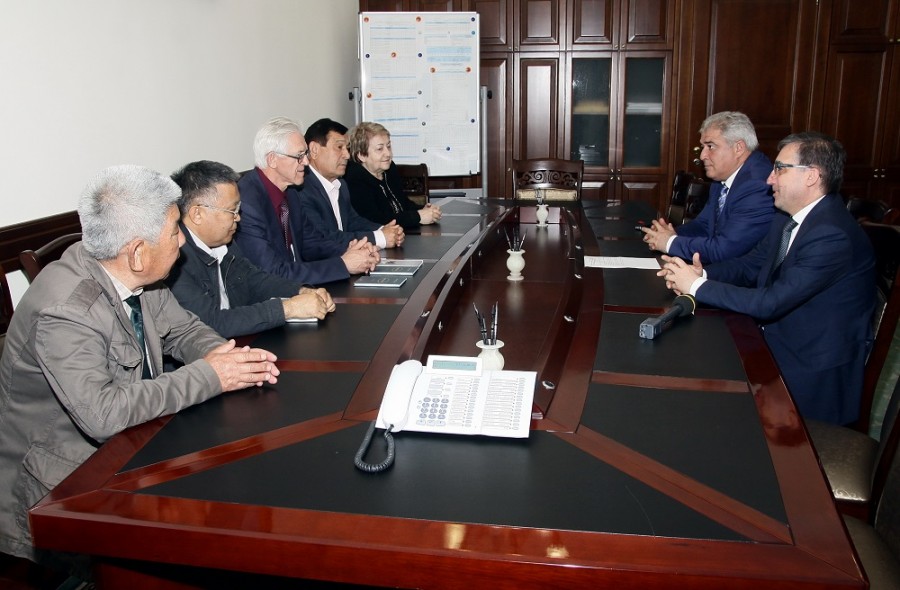 Премьер-министр КБР встретился с деятелями культуры российских республик