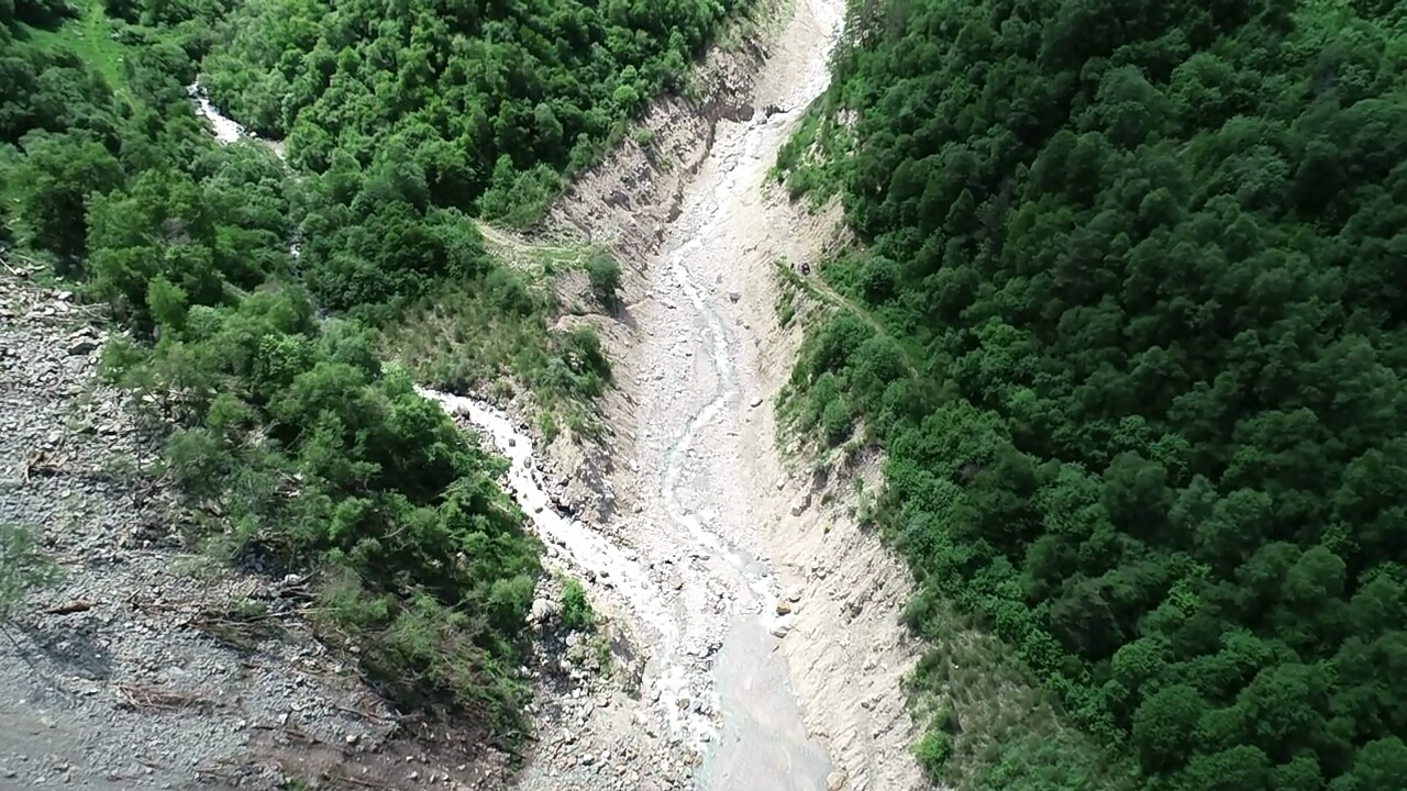 Специалисты обследовали селевые потоки и оползни
