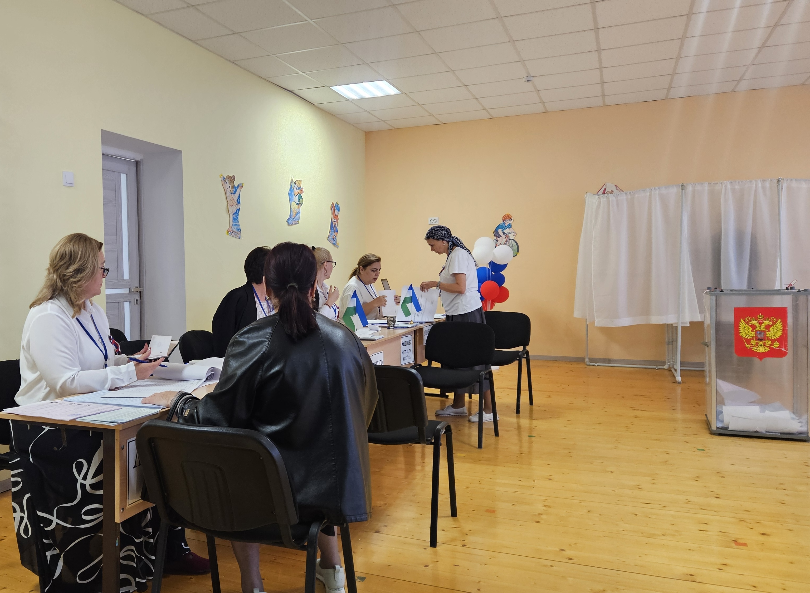 На избирательном участке в Нальчике отметили приток впервые голосующих граждан