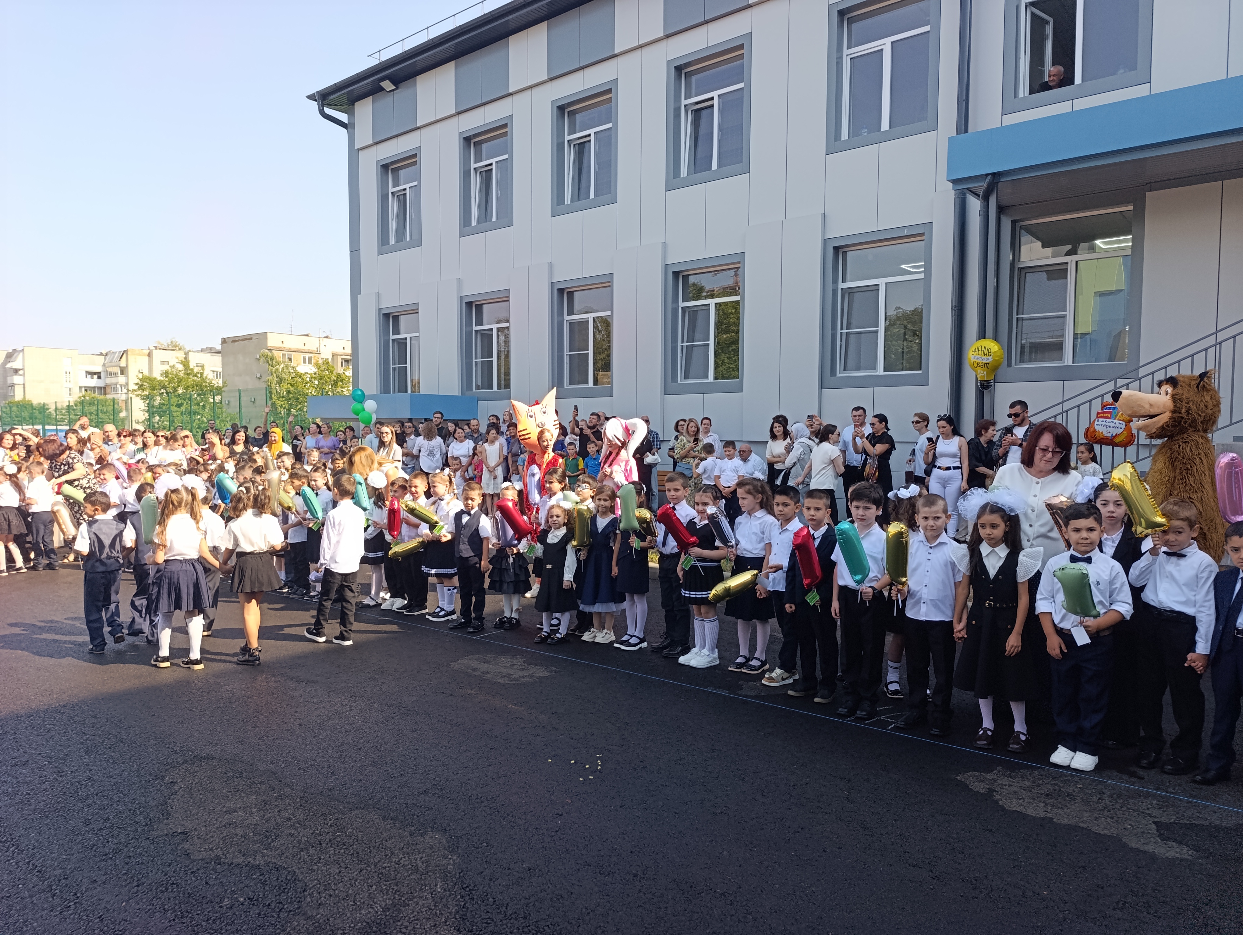 В школе №23 встретили 1 сентября