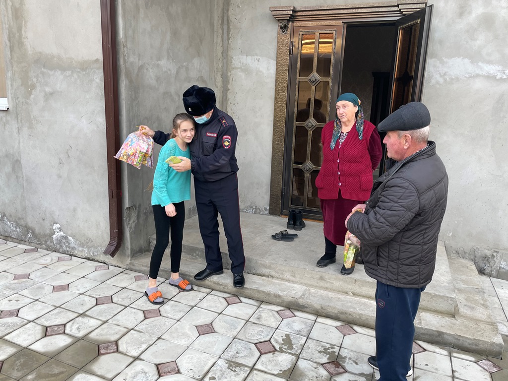 Автоинспекторы Кабардино-Балкарии посетили семью погибшего коллеги