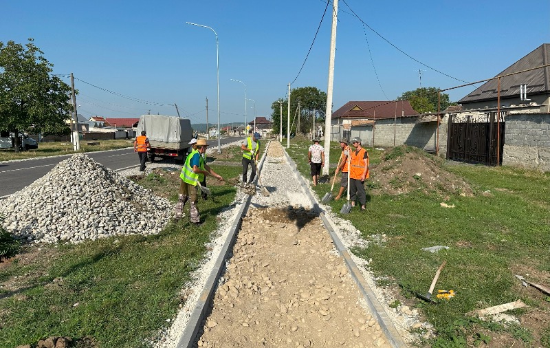 В селении Зарагиж устраивается современное освещение и комфортные тротуары