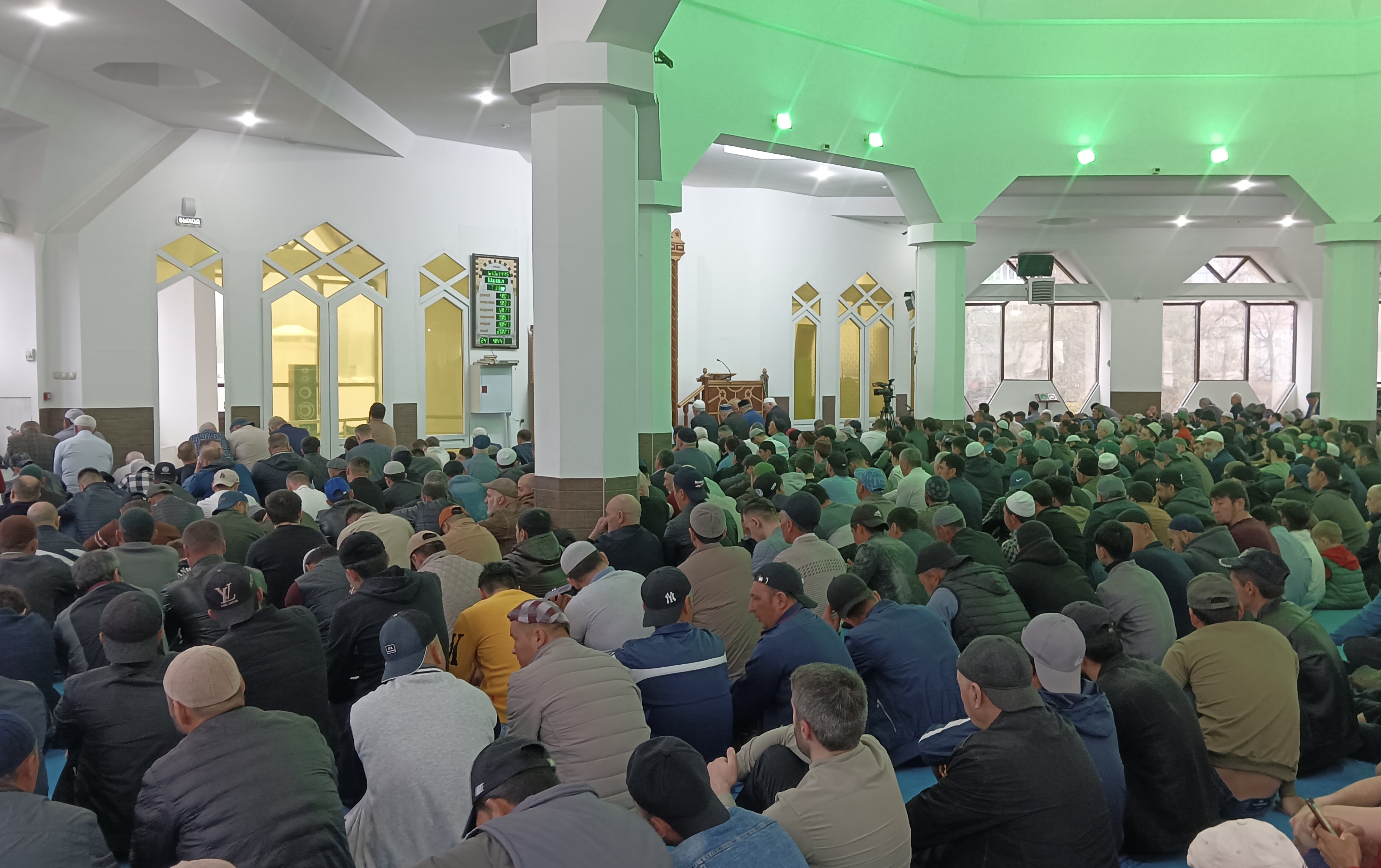В Соборной мечети Нальчика прошла праздничная молитва