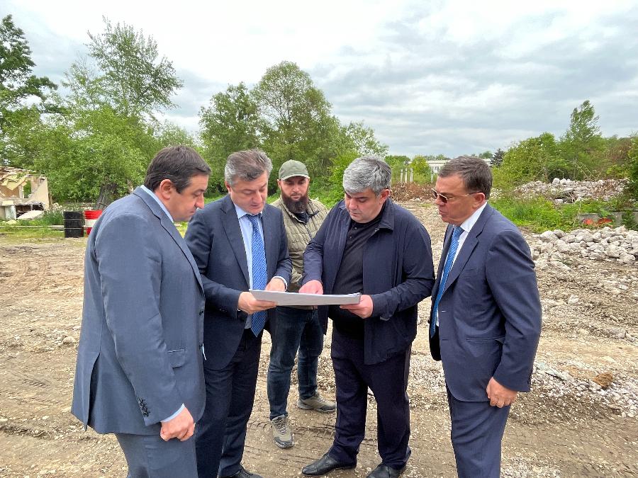 Казбек Коков ознакомился с ходом реконструкции улицы Шогенова