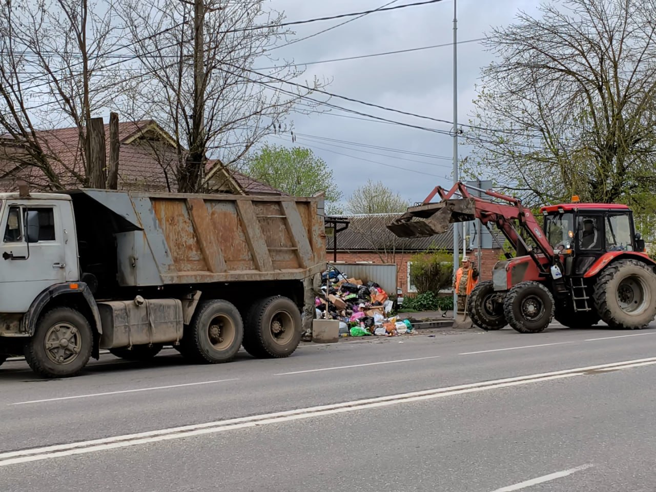 В Прохладном ликвидировали стихийные свалки на улице Головко