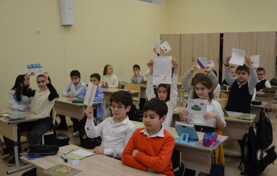 Акция «Письмо солдату» в поддержку росгвардейцев прошла в Кабардино-Балкарии