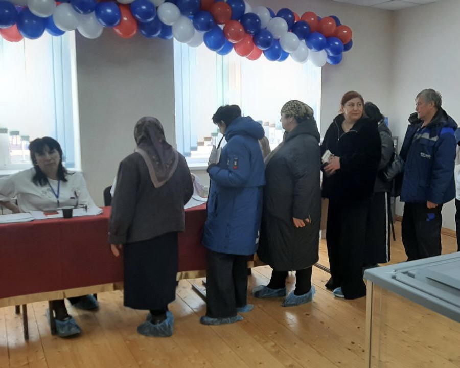 В Терсколе готовы проголосовать 200 туристов